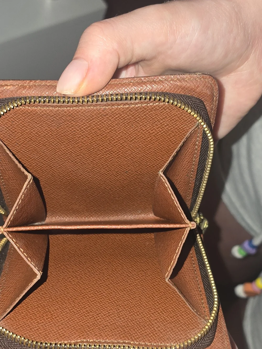 Louis Vuitton Monogram Brown Zip-Around Unisex Wallet Logo Zipper Snap - Picture 8 of 12